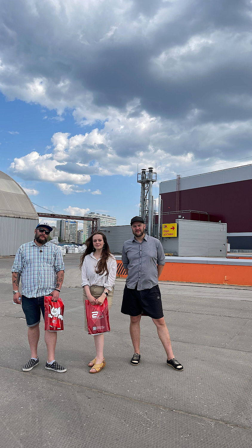 Блогеры на производстве